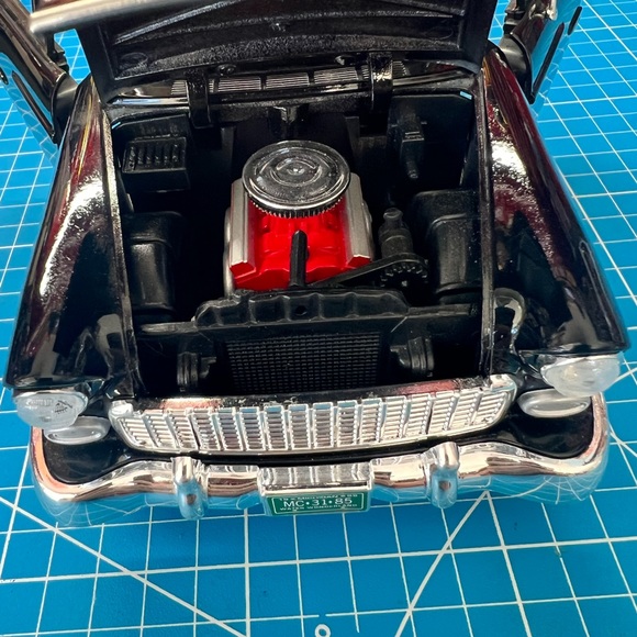 SOLD- Rare & Hard To Find: MotorMax 1/8 1955 Chevy Bel Air - Picture 3 of 4